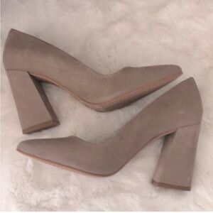 Beautiful NWT Vince Camuto suede pumps, size 7.5-no box